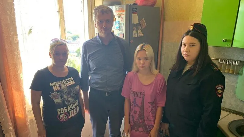 Полицейские Подольска подарили наборы канцелярии школьникам из неблагополучных семей