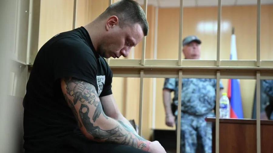 Два месяца дома: суд арестовал байкера за наезд на «девочку-войну» Москве
