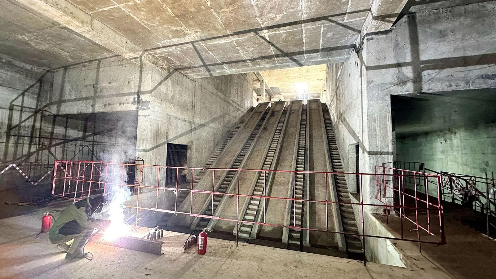 Московская станция метро «Народное Ополчение» готова на треть