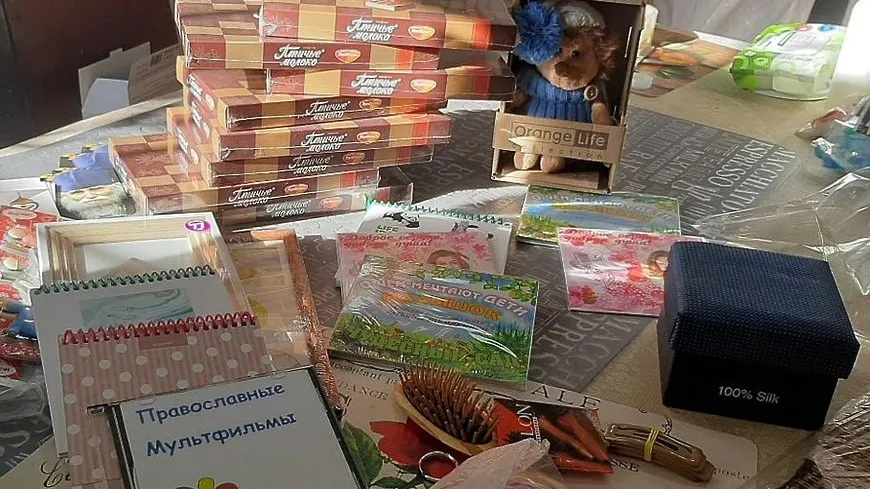 Волонтеры Подольска передали подарки воспитанникам дома‑интерната ко Дню белой трости