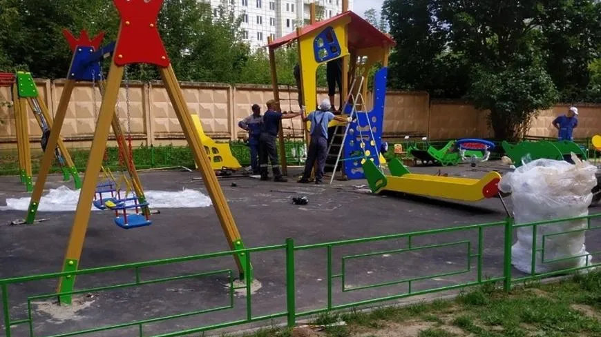 Детскую площадку установят при благоустройстве двора в поселке Дубровицы Подольска