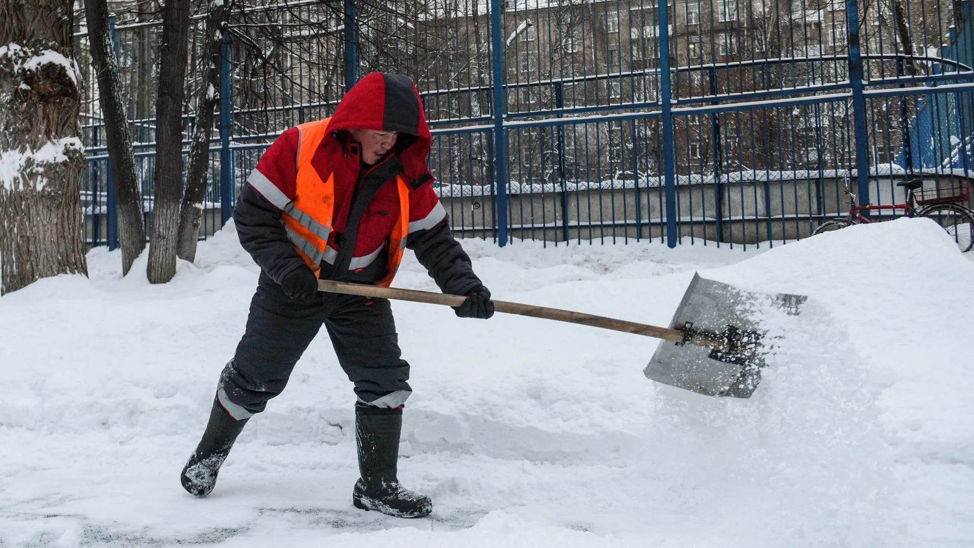 В Подмосковье уменьшилось число жалоб на снег во дворах и на дорогах