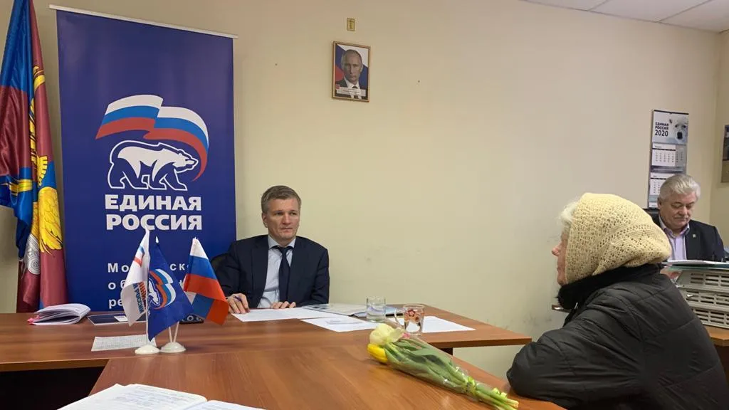 Малоимущие жители Люберец получили продуктовые наборы на приеме депутата Мособлдумы