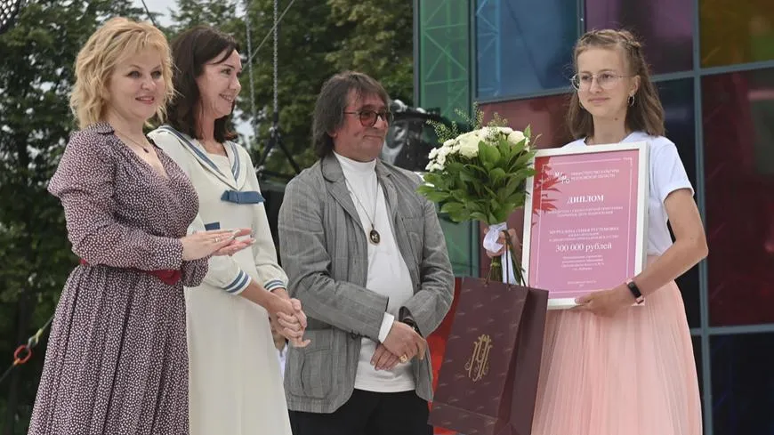 Юная художница из Люберец получила грант губернатора Подмосковья