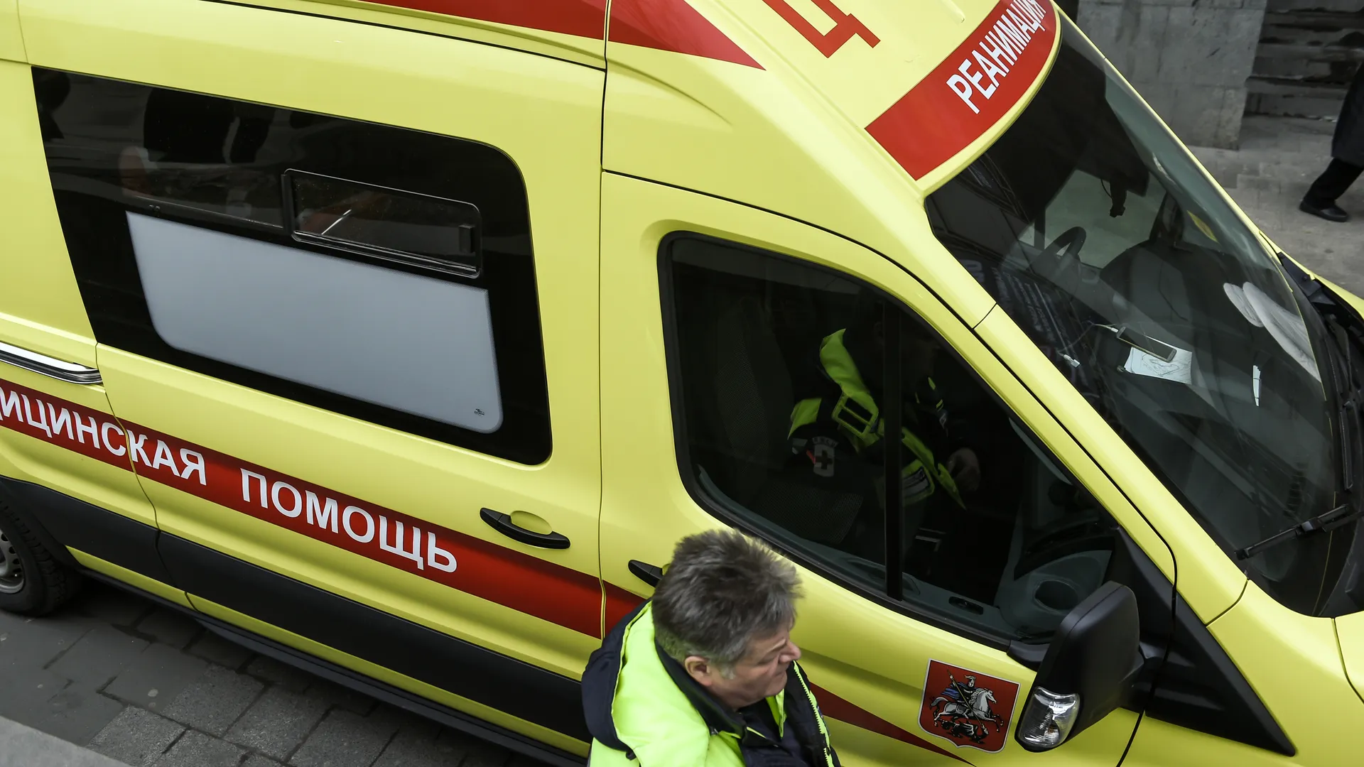 Карета скорой помощи перевернулась во время ДТП в Новой Москве