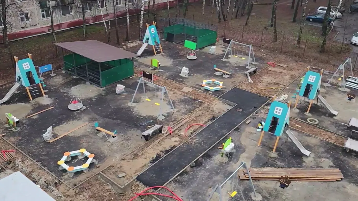 Благоустройство территории нового детского сада «Радуга» в Химках идет полным ходом