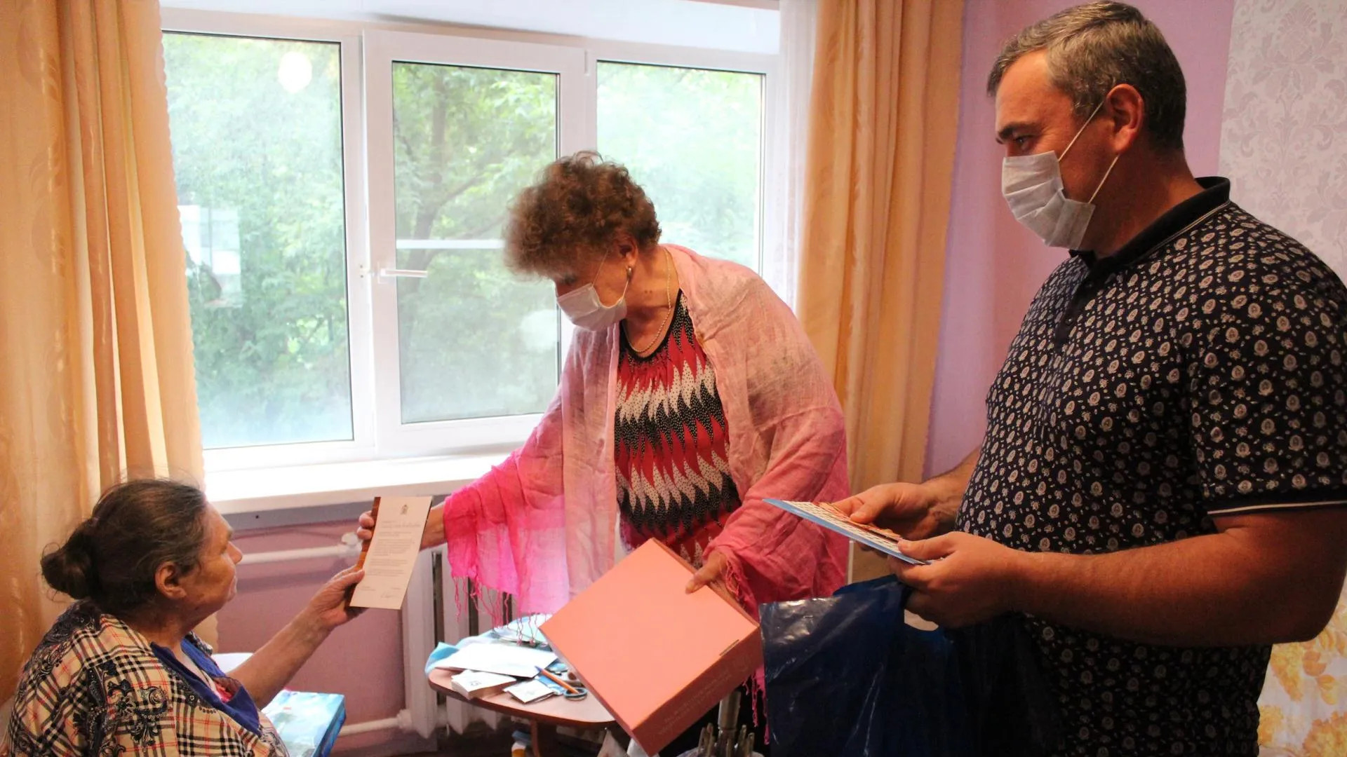 Труженицу тыла из Подольска поздравили с 90‑летием