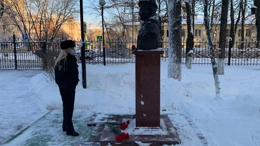 Полицейские и общественники Подольска почтили память Героев Отечества