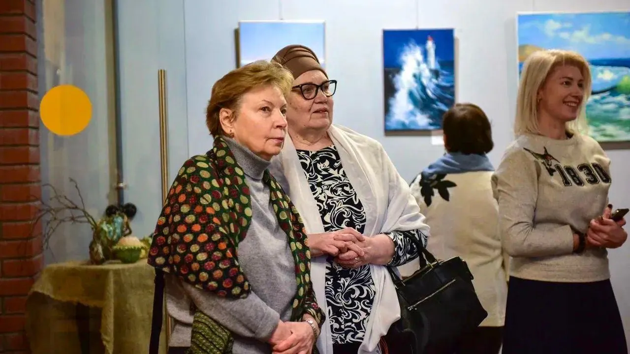В арт‑галерее Химок открыли выставку живописи, акварели и графики «Вода»