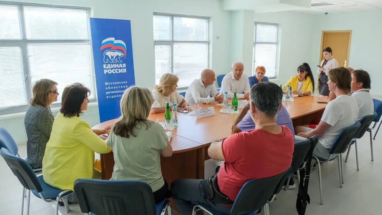 Тренеры попросили построить новые хоккейные коробки в 3 селах в Шаховской