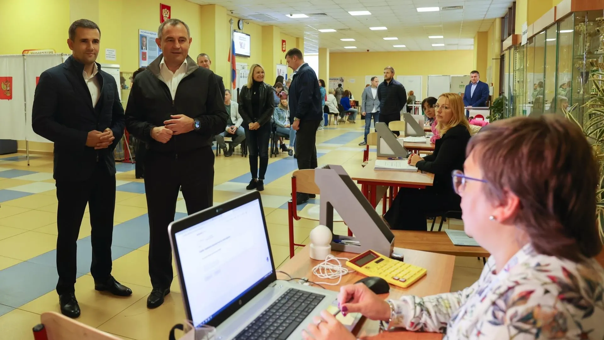 Председатель Мособлдумы Брынцалов проверил избирательные участки в Реутове