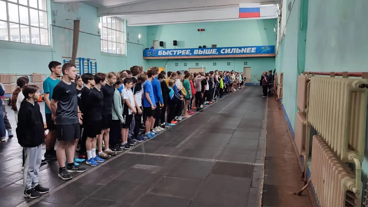 Более 200 юных спортсменов поучаствовали в соревнованиях по легкой атлетике в Люберцах