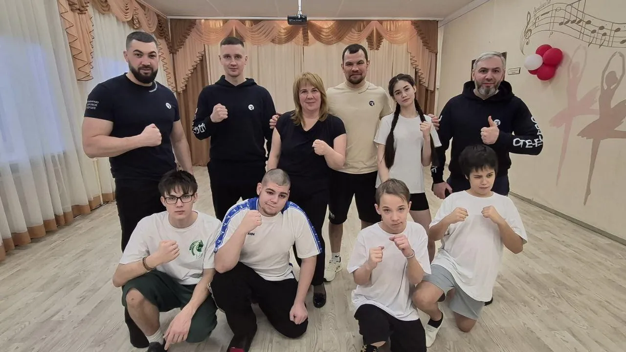 Дмитрий Чудинов провел тренировку для подростков в Серпухове