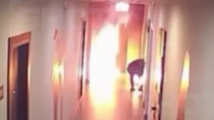 Преследует и угрожает убийством: мужчина из Москвы поджег дверь бывшей жене