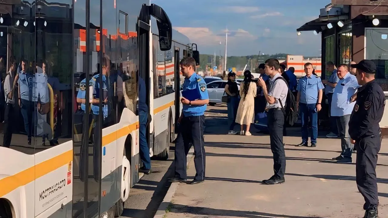 В автобусах Мострансавто оформили свыше 30 тыс постановлений за безбилетный проезд