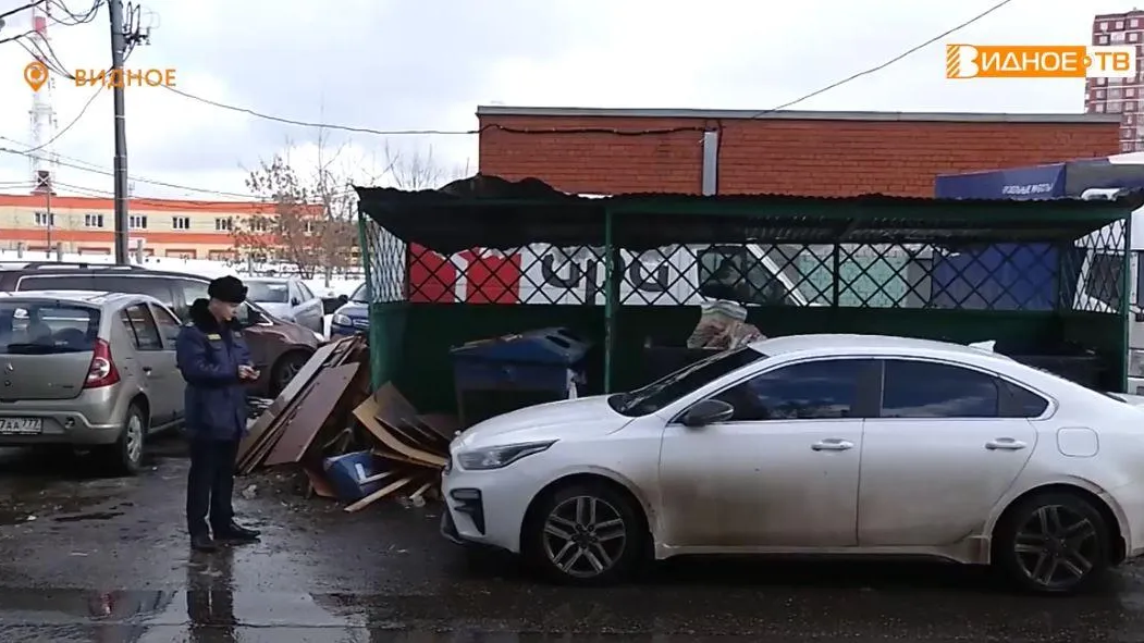 5 авто освободили проезд к контейнерным площадкам в Красногорске до приезда эвакуатора