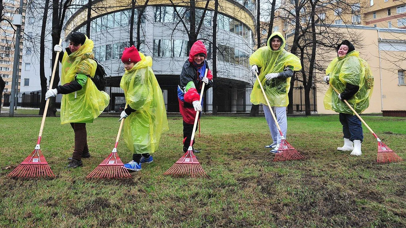 Общегородские субботники в Москве проведут в 23 парках