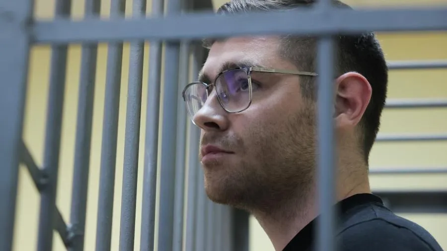 Обвиняемого во взятке редактора URA.RU Дениса Аллаярова арестовали на 2 месяца