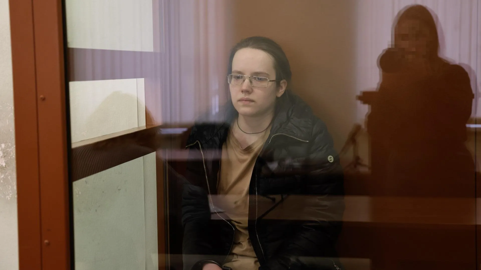 Девушку из Серпухова отправили в колонию на 12 лет за терроризм