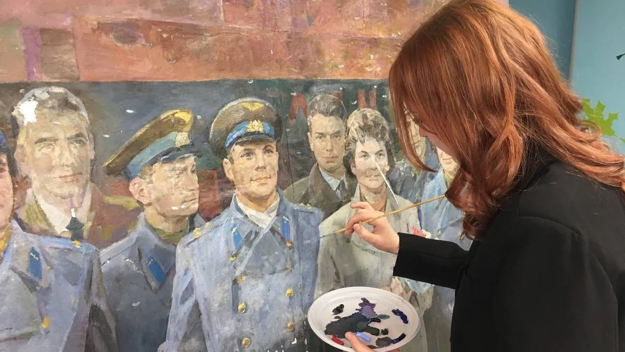 Реставрацию картины «Космонавты на Красной площади» студенты Люберец завершат до конца мая