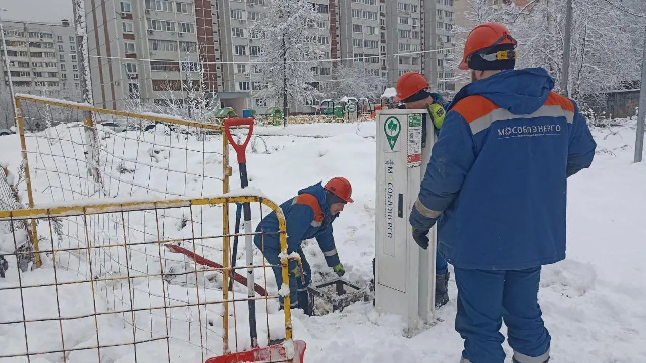 Энергетики установили зарядную станцию для электромобилей в Электростали
