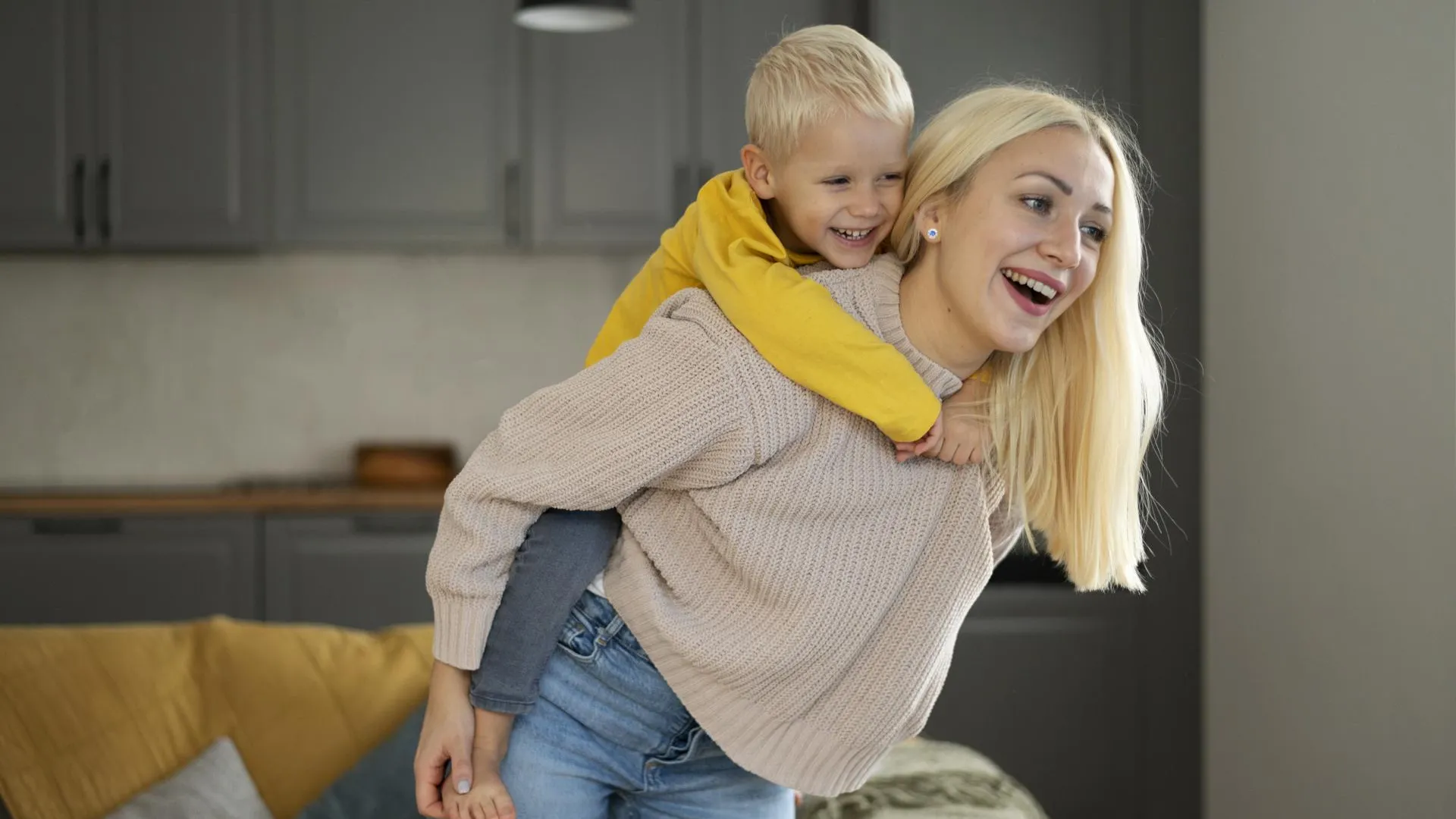 Психолог Петрова рассказала, как сделать маму счастливой