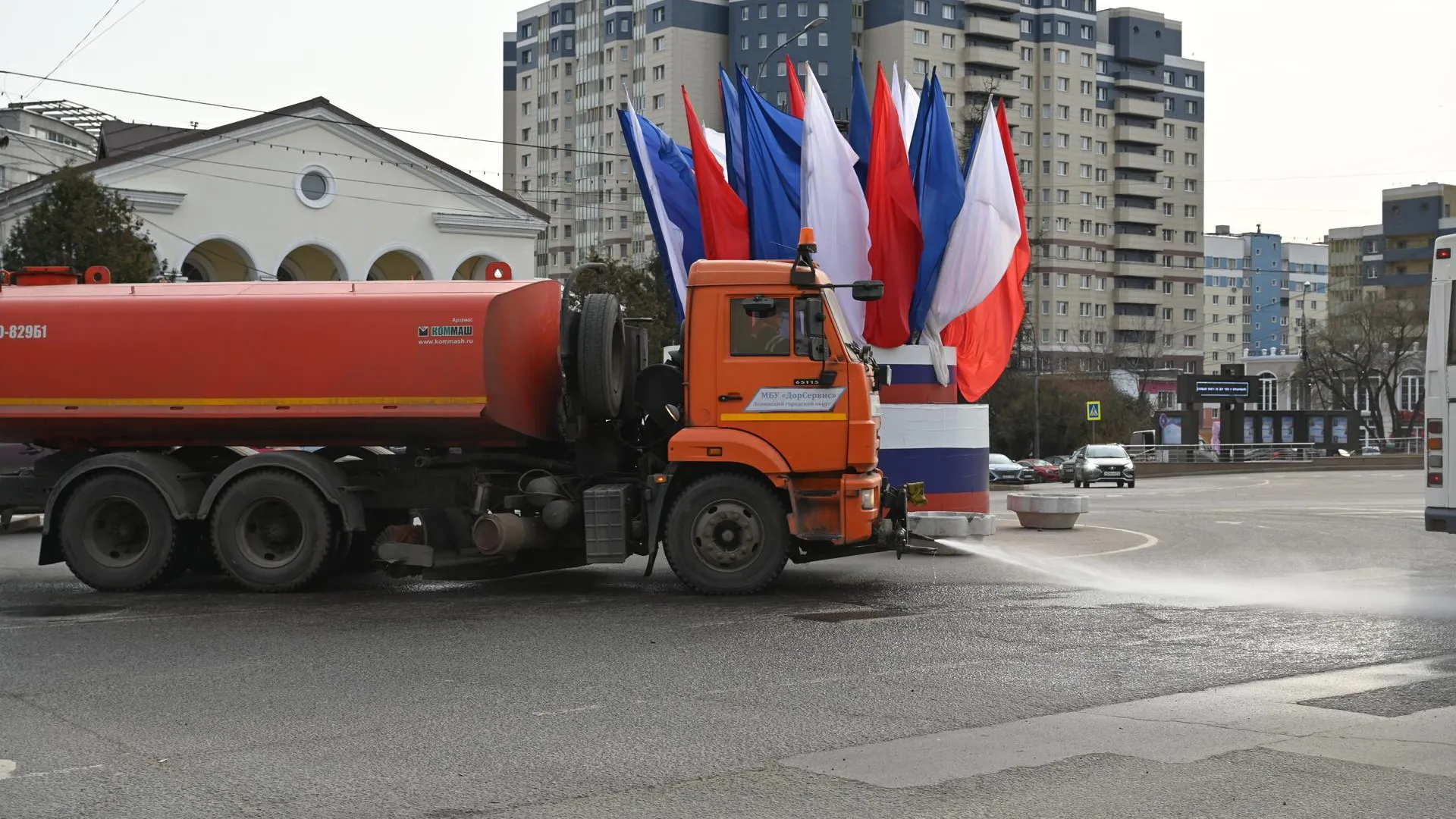 Дорожные службы Ленинского округа перешли на весенний формат работы