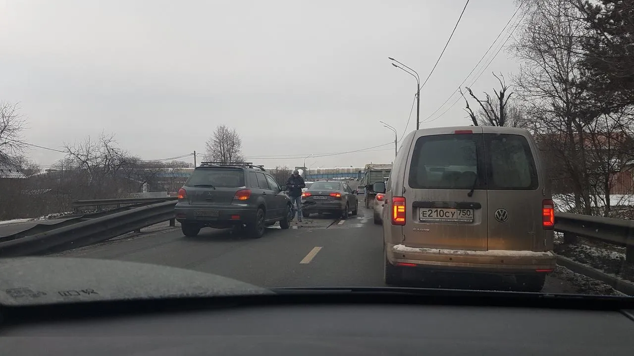 Три автомобиля столкнулись на Большой Серпуховской улице в Подольске