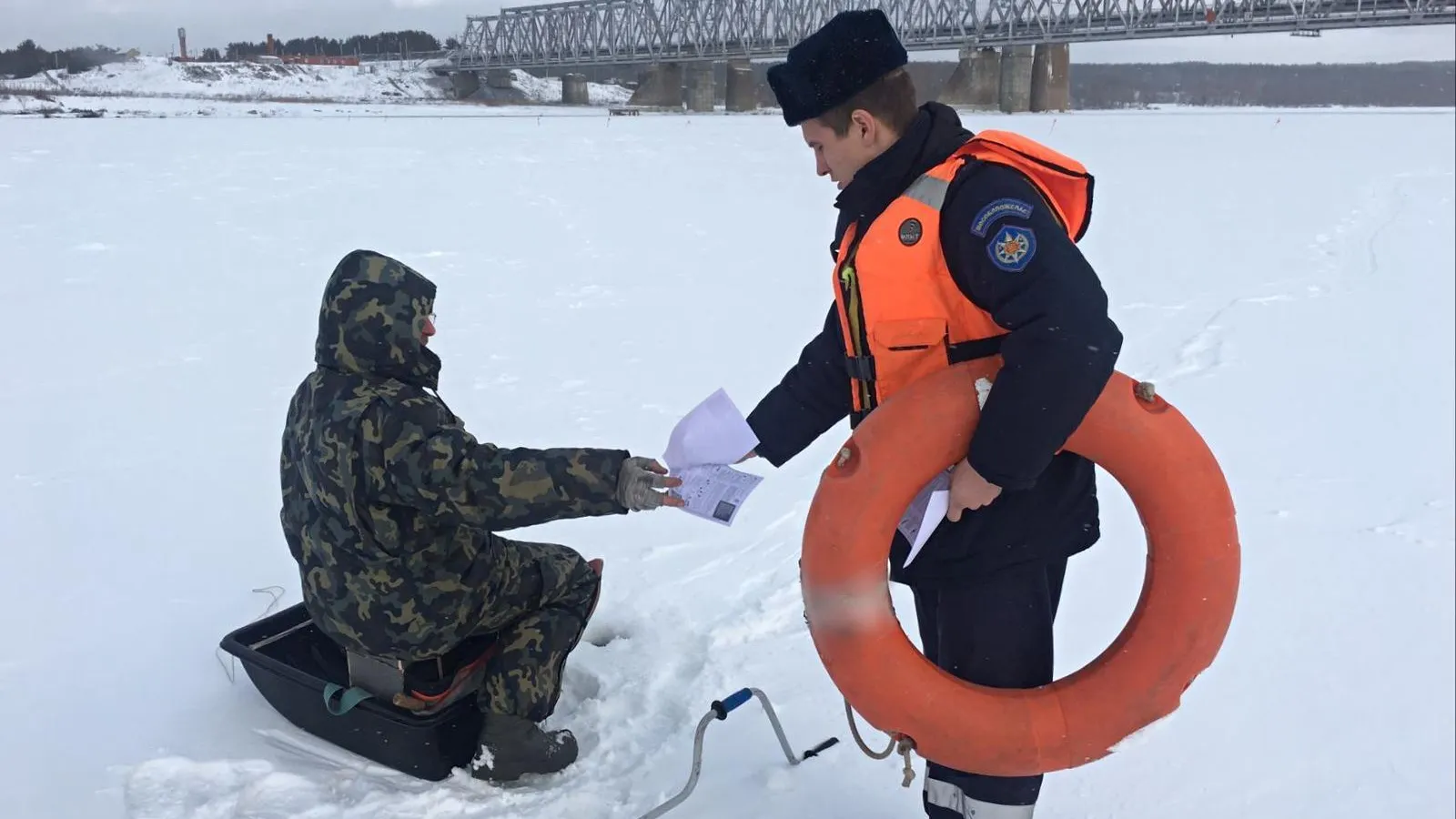 Жителей Подмосковья предупредили об опасности весеннего льда