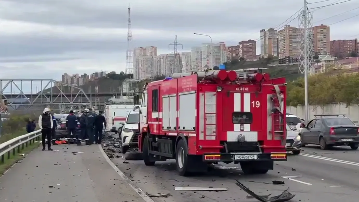Момент смертельной аварии в Красноярске попал на камеру