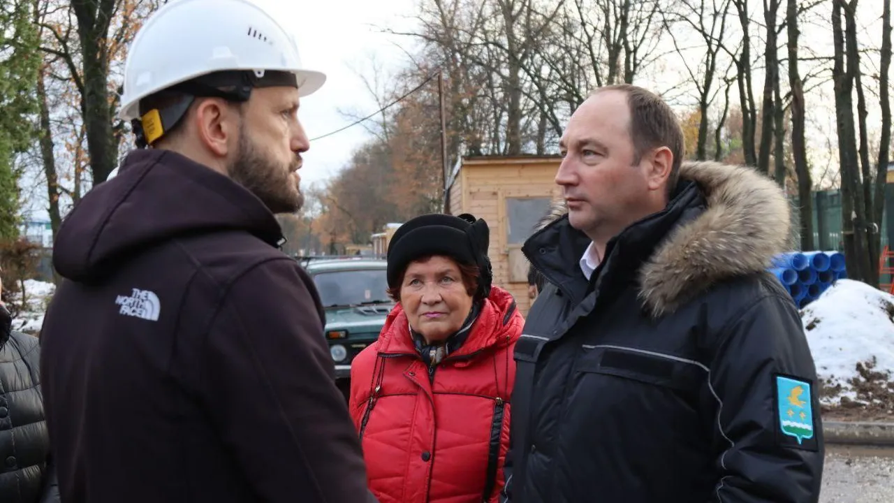 Глава городского округа Ступино проверил ход ремонтных работ на территории бассейна