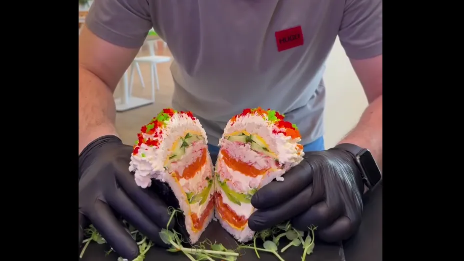 «Мы все дальше от Бога»: «еретический» суши-кулич с креветками взорвал соцсети