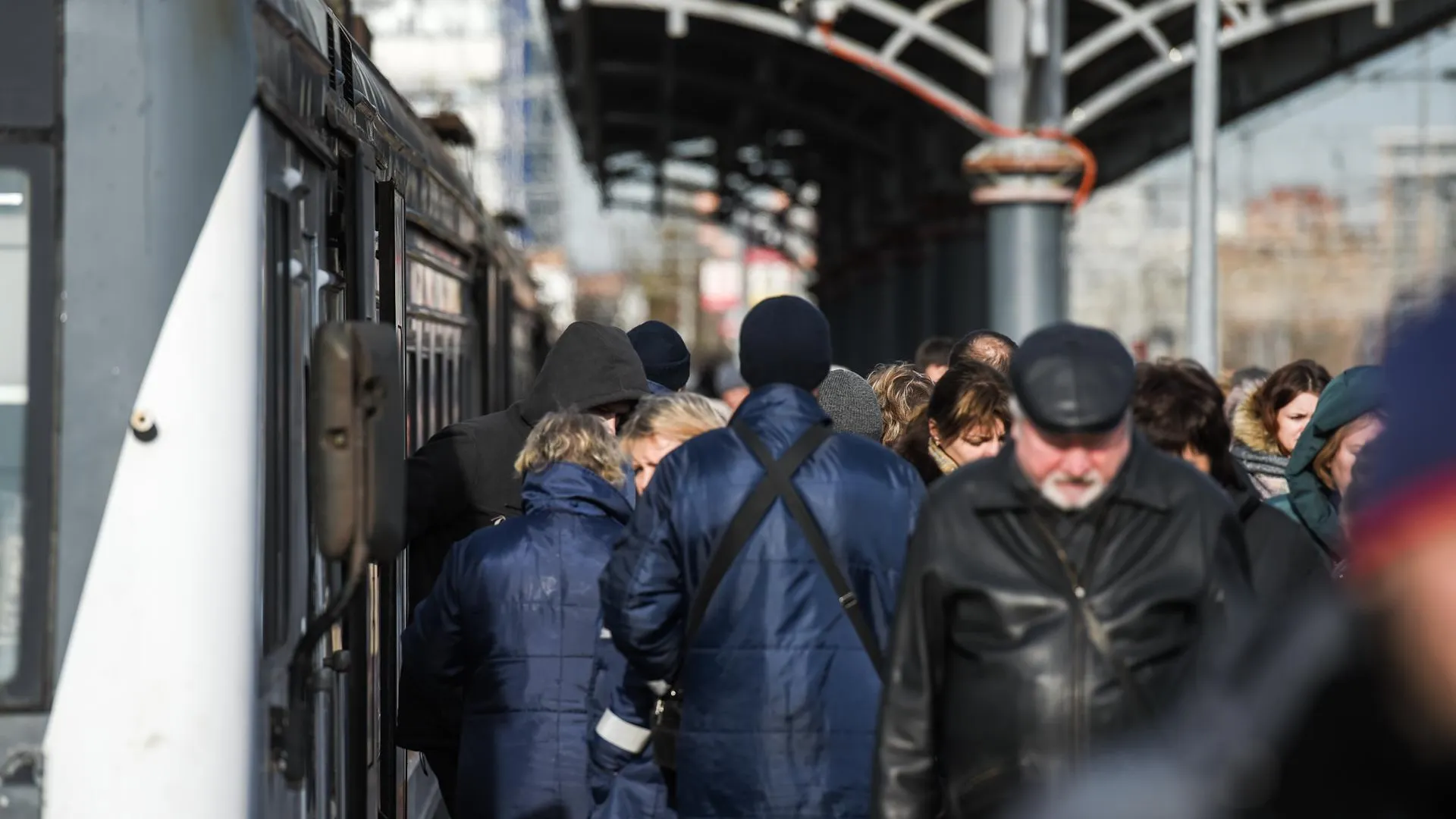 В Люберцах пожаловались на большие очереди на электрички