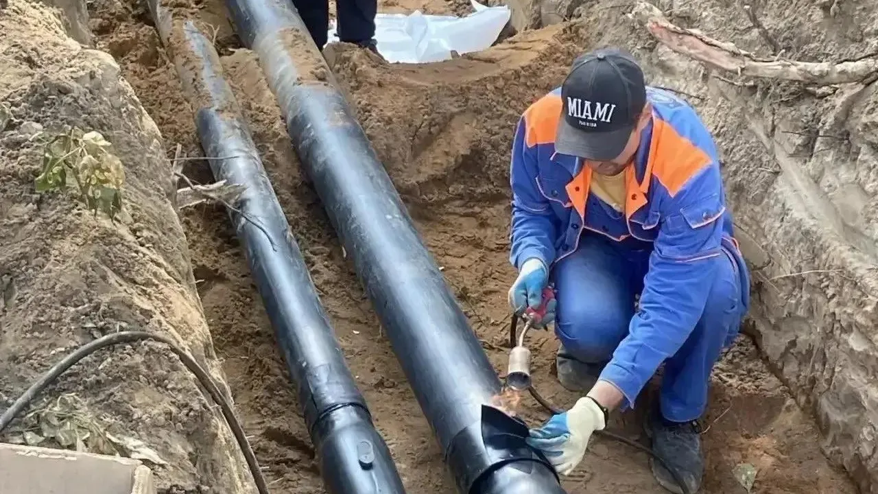 В Королеве заменили 48 метров трубопровода на улице Героев Курсантов