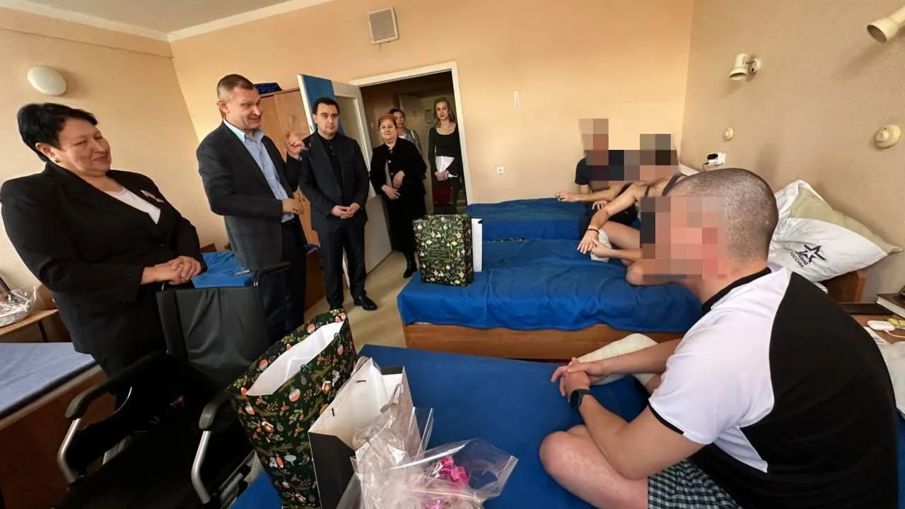 Глава Реутова Науменко навестил в госпитале бойца СВО
