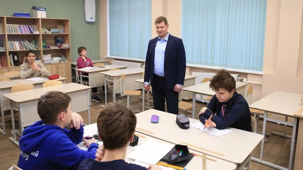 Глава Долгопрудного посетил одну из лучших школ страны