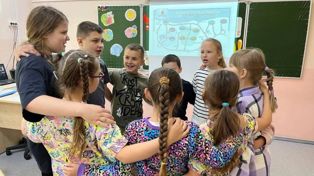 В пришкольных лагерях Подмосковья прошли мероприятия, приуроченные к столетию «Артека»