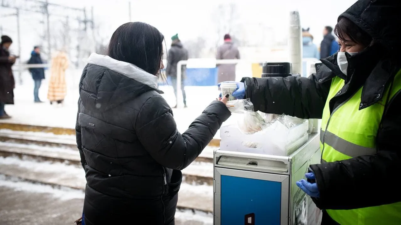 Свыше 1,1 тыс л чая раздали пассажирам транспорта Подмосковья с начала недели