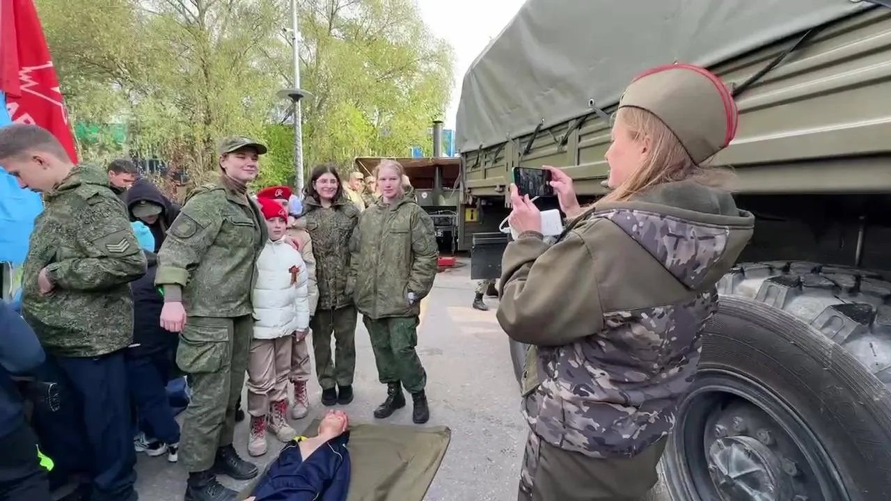 В парках Реутова в День Победы прошли тематические мастер-классы и выступления творческих коллективов