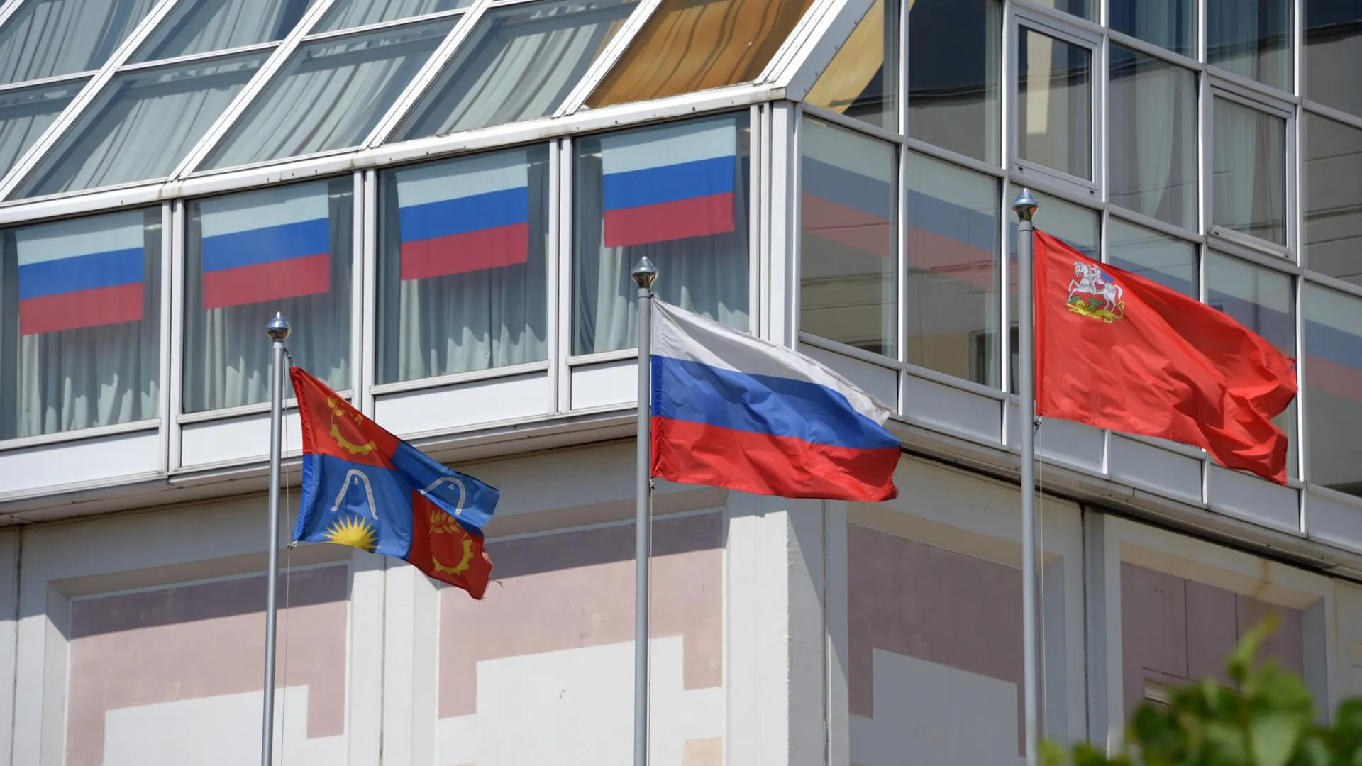 Украшения и флаги установили на улицах Балашихи ко Дню города