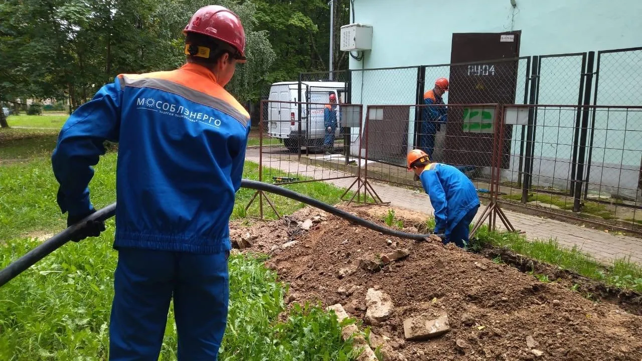 Работы по повышению надежности электроснабжения завершат в Подмосковье в октябре