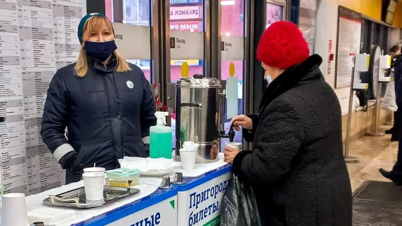Пассажиры могут выпить бесплатный чай на ж/д станциях в Московском регионе