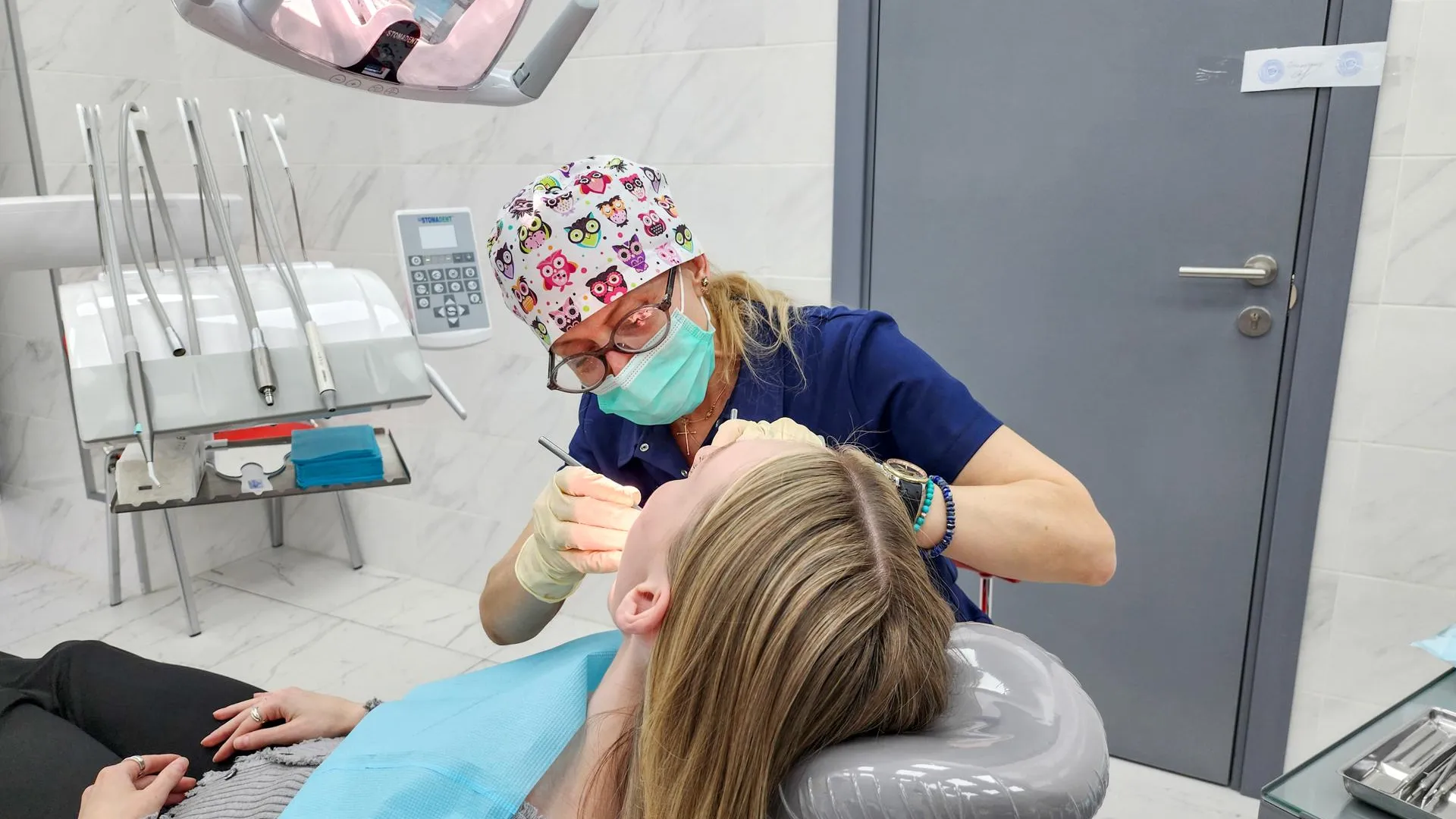 Жительница Подольска, обратившаяся на «Прямую линию», получила разъяснение о льготном протезировании зубов