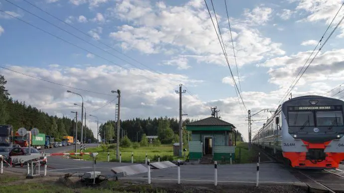 В Подмосковье обустроят 254 зоны видимости на переездах в 2026 году