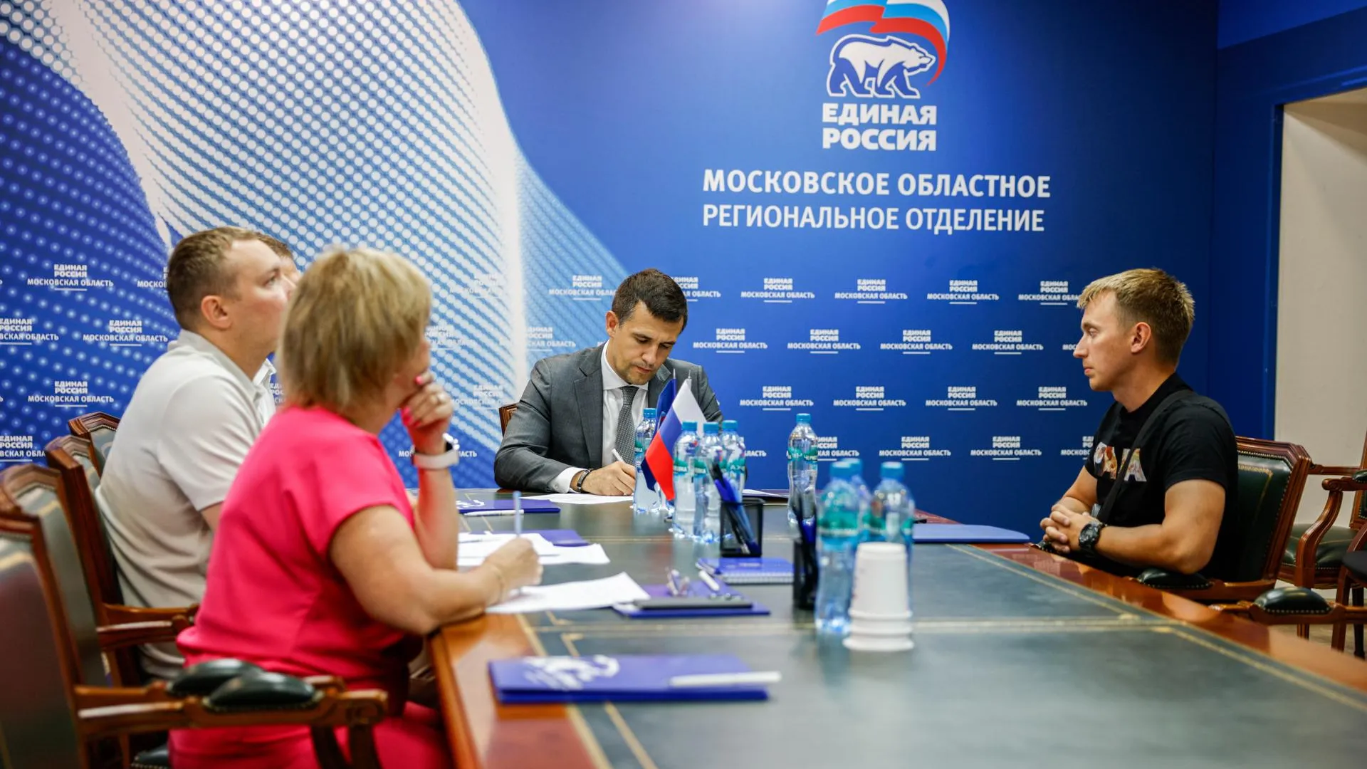 Глава Ленинского округа рассмотрел обращения жителей на личном приеме