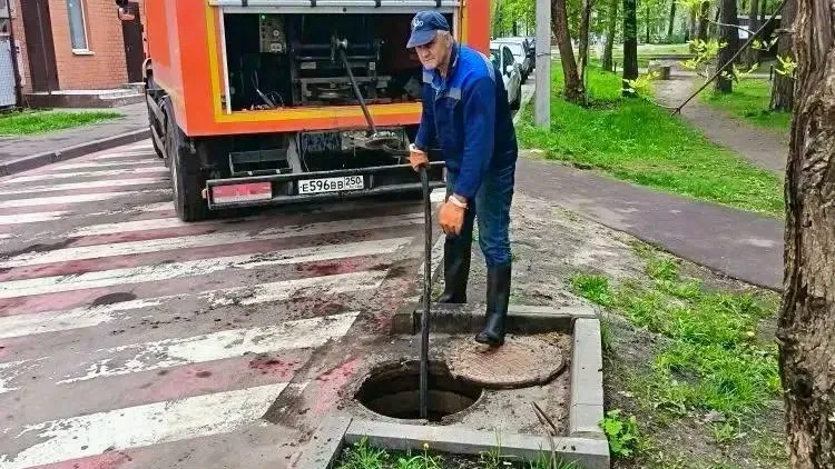 Мособлводоканал устраняет до 300 засоров в неделю в Подмосковье