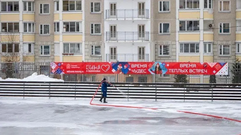 Более 20 ледовых площадок будет работать в Ленинском округе текущей зимой