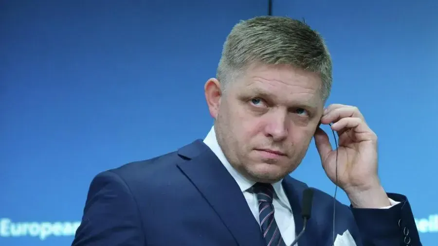 Премьер-министр Словакии Фицо предложил ударить ракетой по Брюсселю