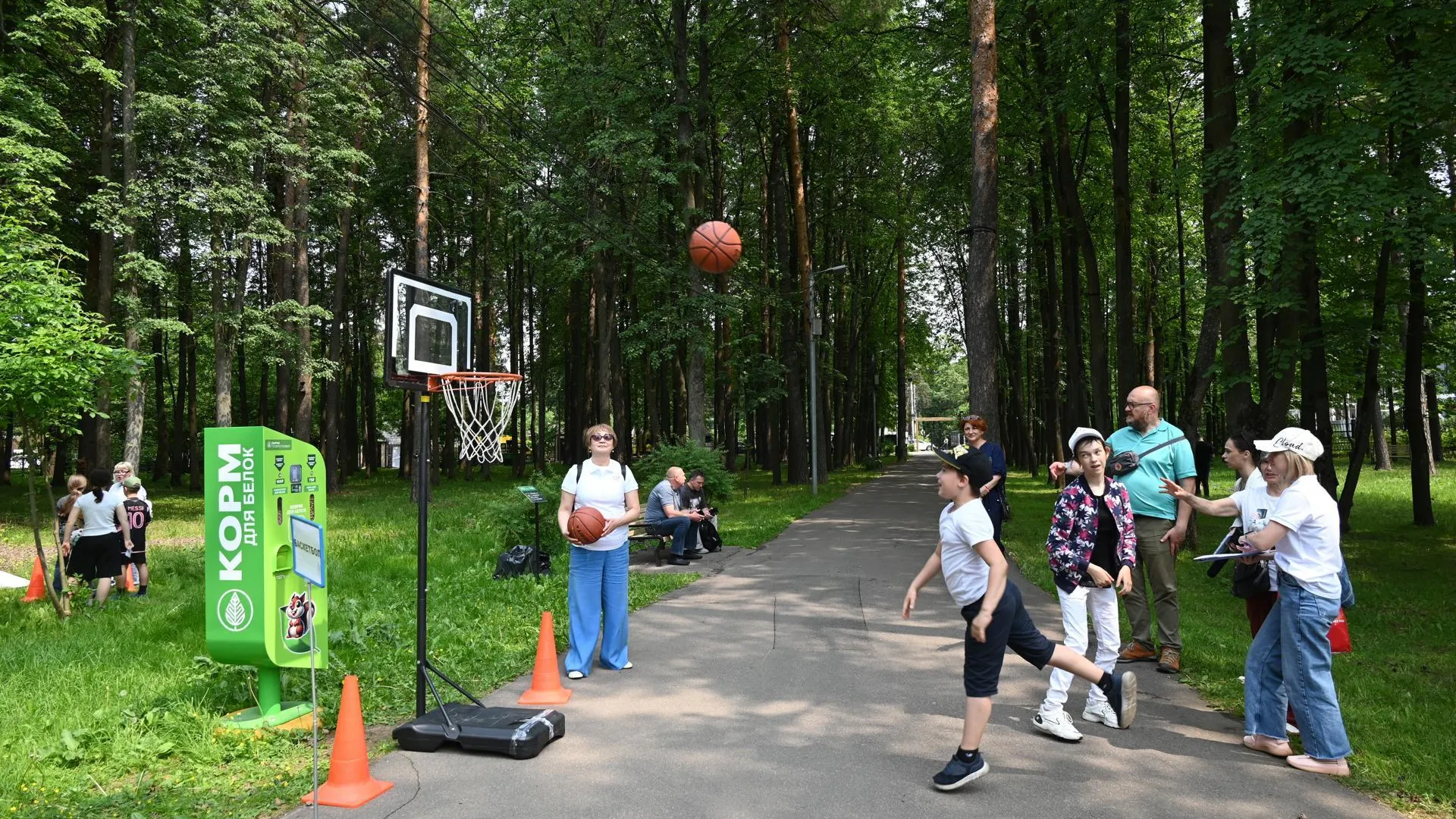 Спортивный фестиваль для семей, воспитывающих детей с ОВЗ, прошел в Ленинском округе