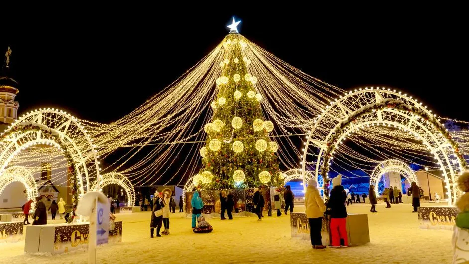 Москва, Петербург и Суздаль: какие направления популярны у россиян в Новый год